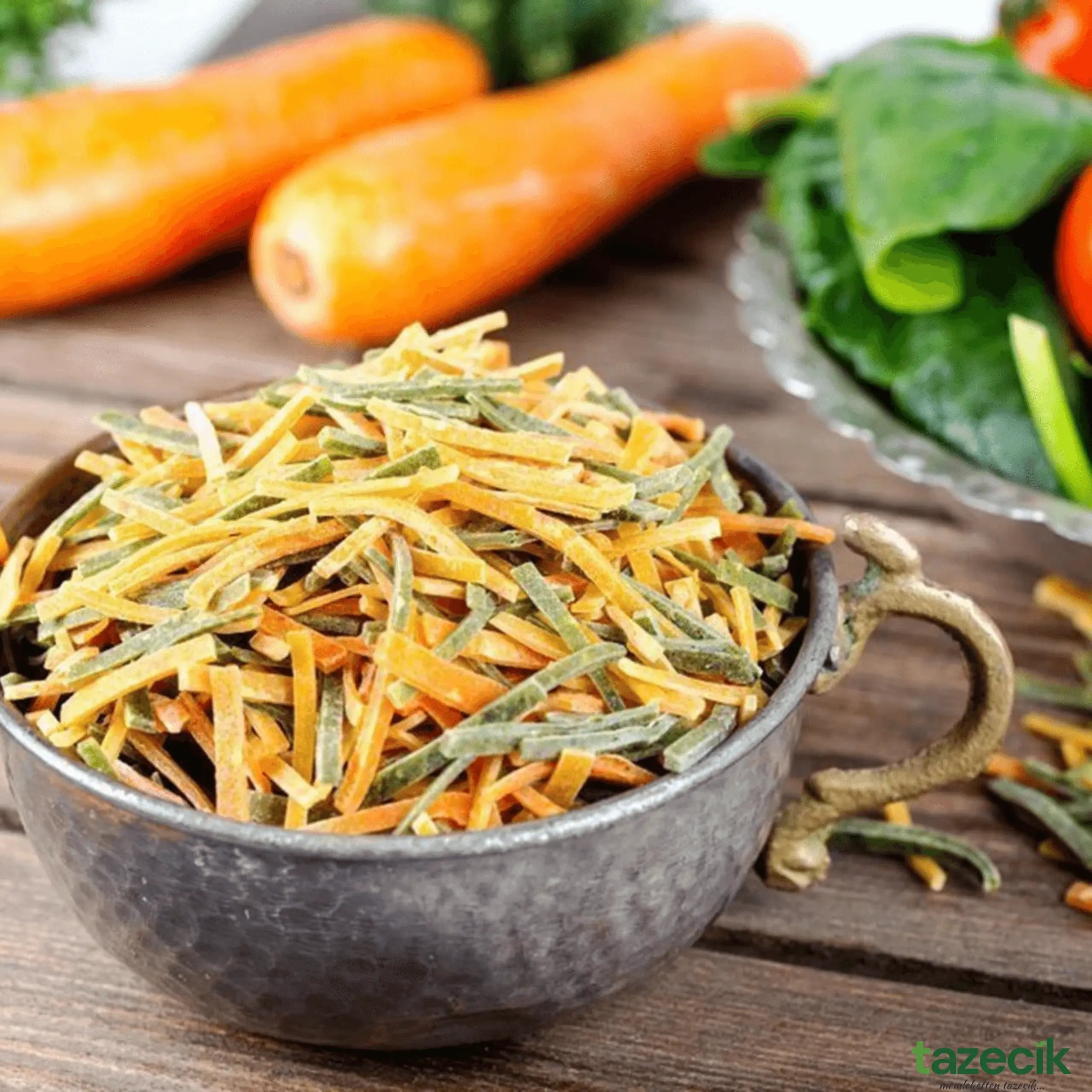 Sebzeli Köy Eriştesi – Doğal Ev Yapımı - 500gr Tazecik